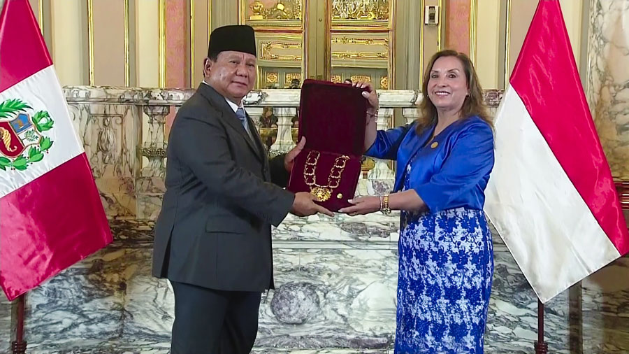<span>Condecoración al presidente de Indonesia</span>