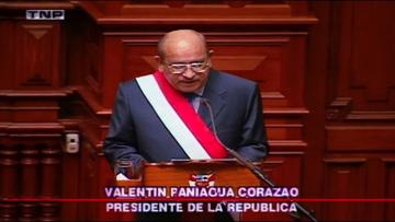 Juramentación de Valentín Paniagua como presidente transitorio